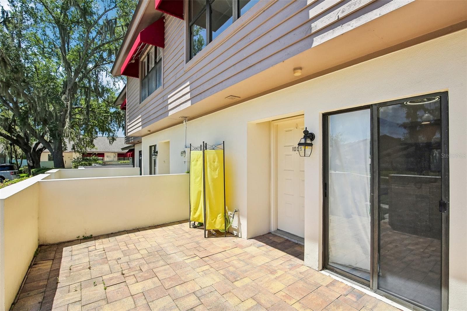 PRIVATE COURT YARD - 1006 CICERO LN, BRANDON