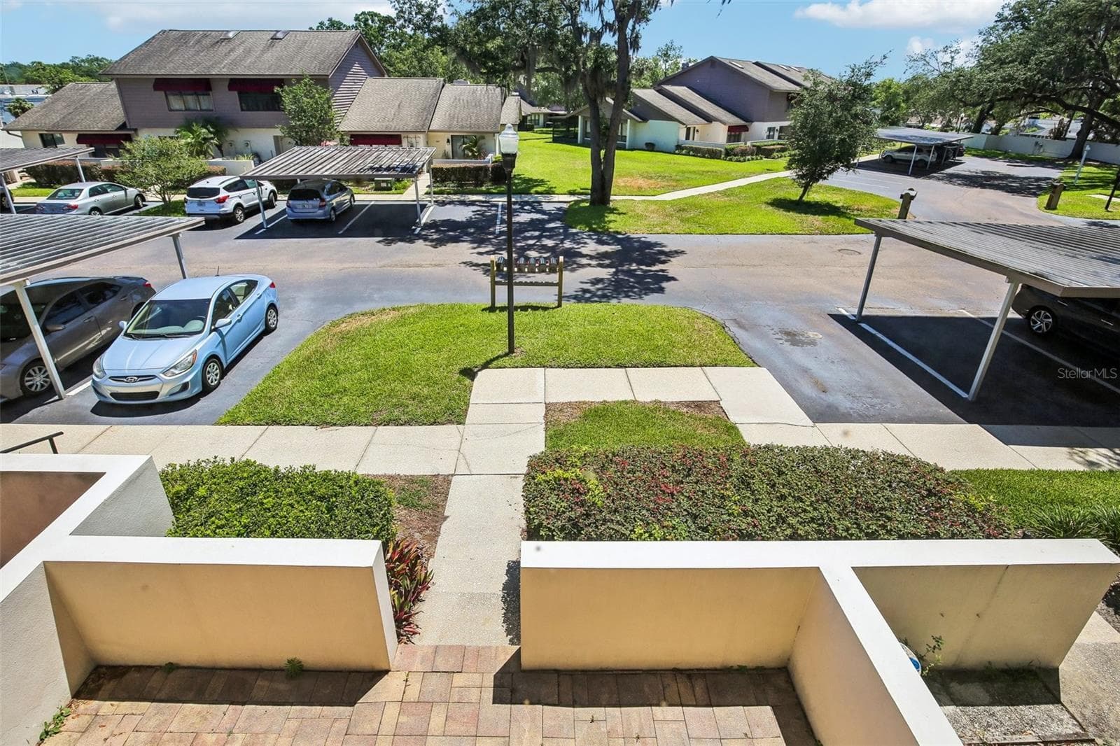 PROPERTY COURT YARD - 1006 CICERO LN, BRANDON