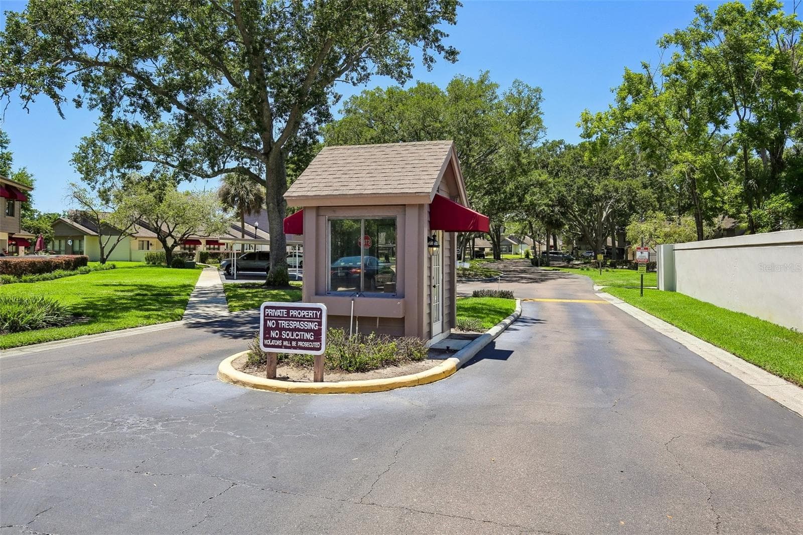 COMMUITY ENTRANCE - 1006 CICERO LN, BRANDON