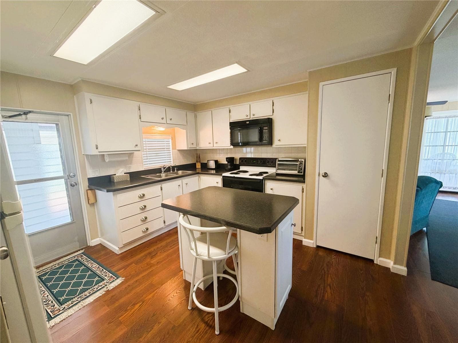 Mobile Home at 340 PALO VERDE DR, LEESBURG, photo 6 of 38