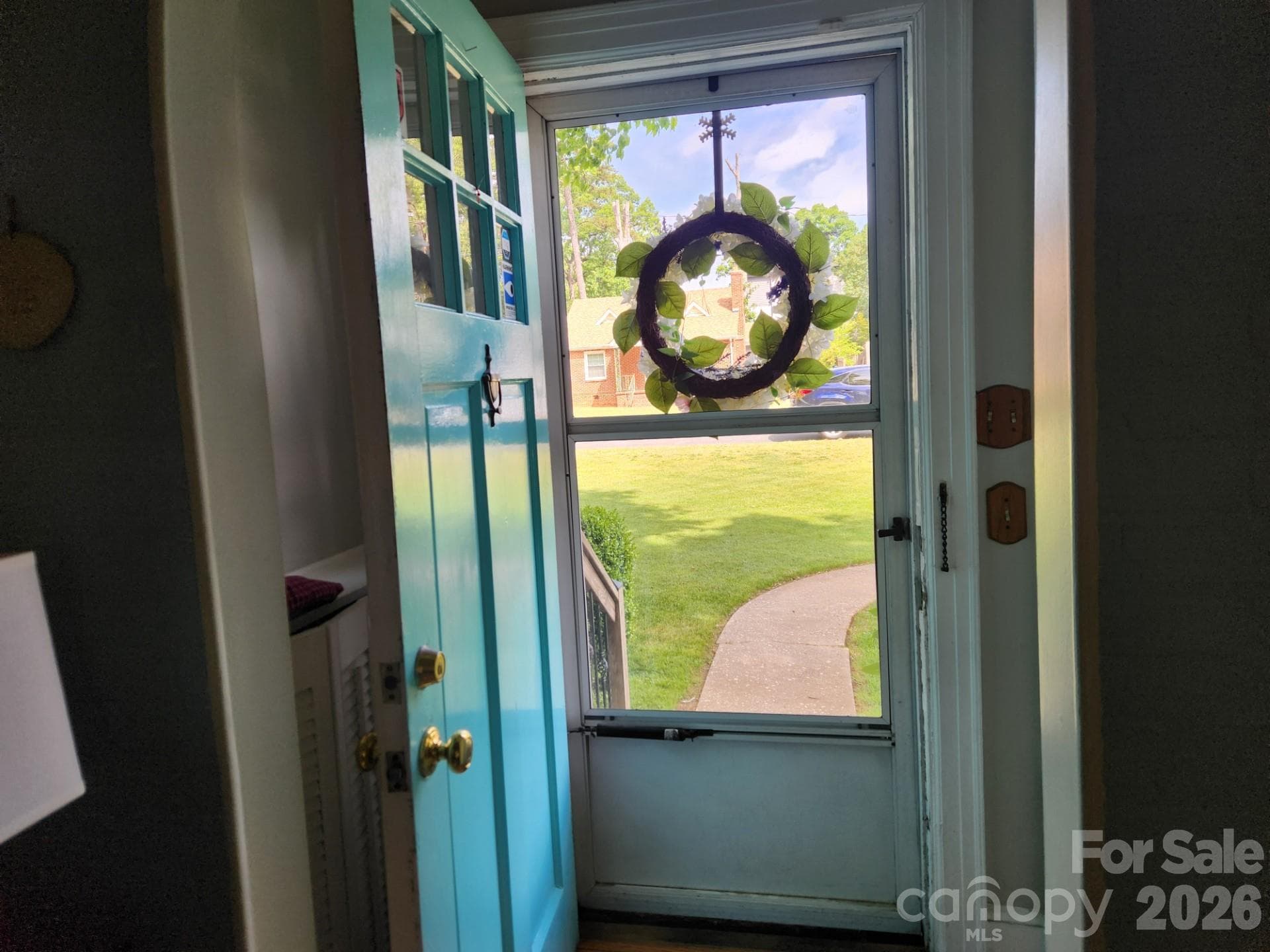 Cute Little Vestibule for Greeting Guests - 3922 Mcmillan Street, Charlotte