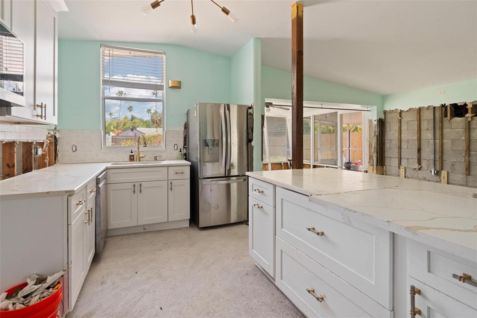 Single Family Residence at 3727 ALABAMA AVE NE, ST PETERSBURG, photo 4 of 16