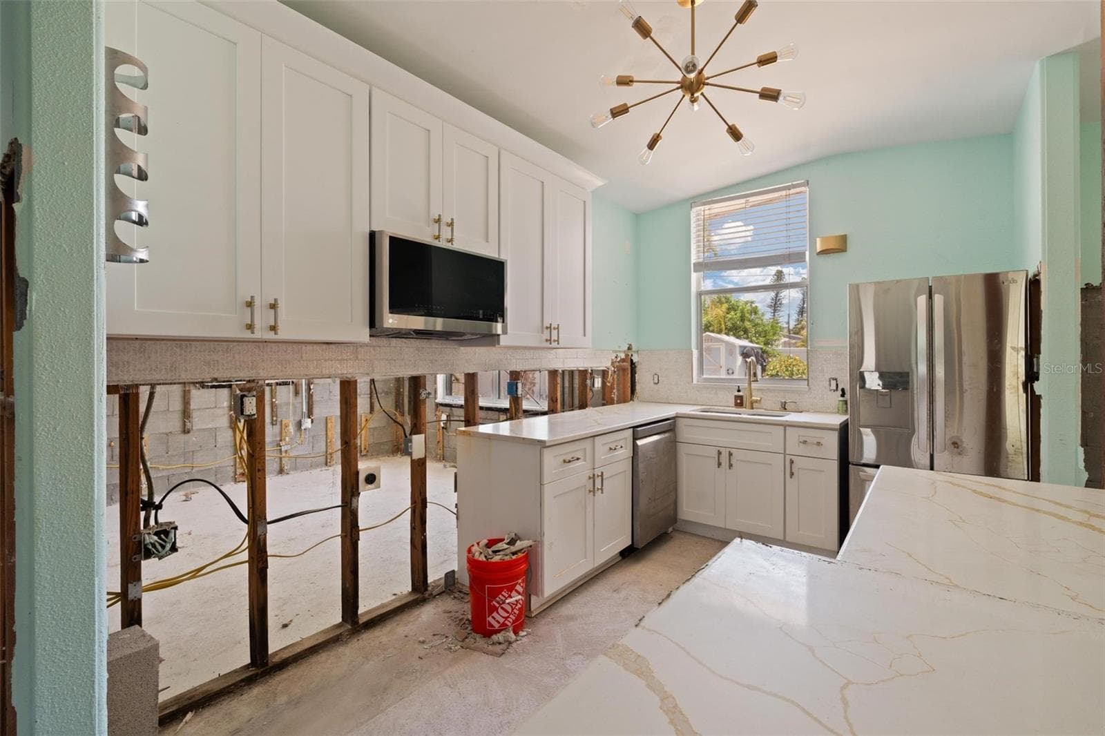 Single Family Residence at 3727 ALABAMA AVE NE, ST PETERSBURG, photo 5 of 16