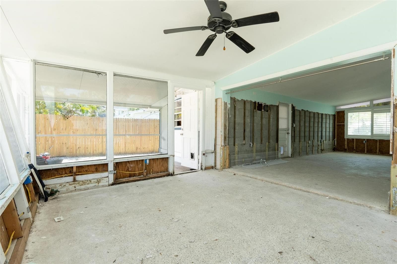 Single Family Residence at 3727 ALABAMA AVE NE, ST PETERSBURG, photo 11 of 16