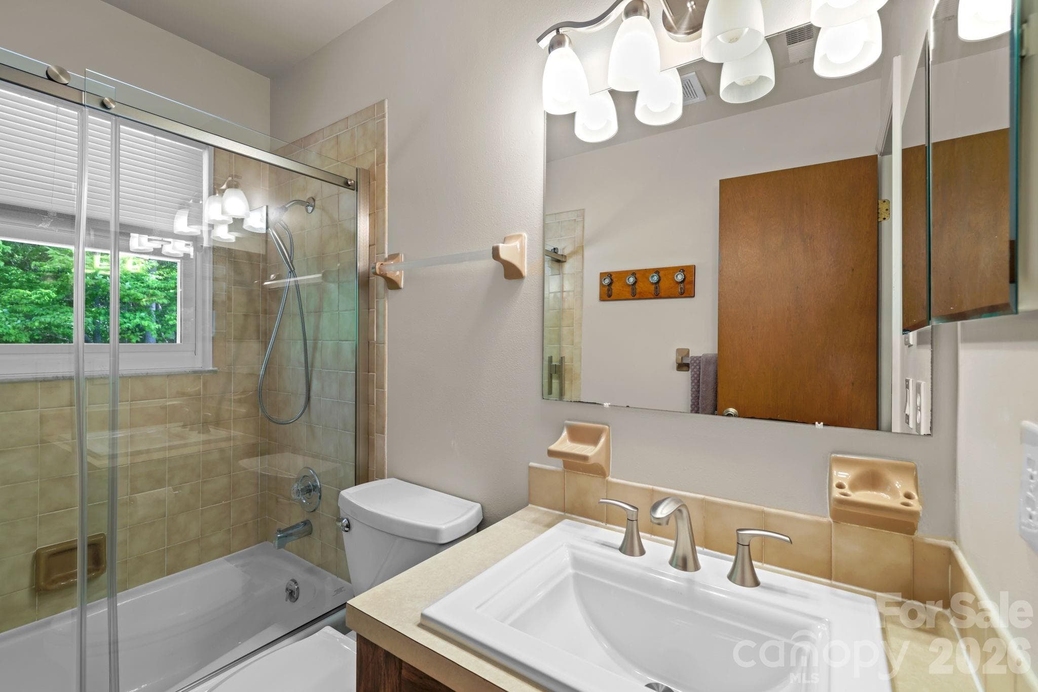 Single Family Residence at 208 Quail Ridge Trail, Franklin, photo 18 of 45