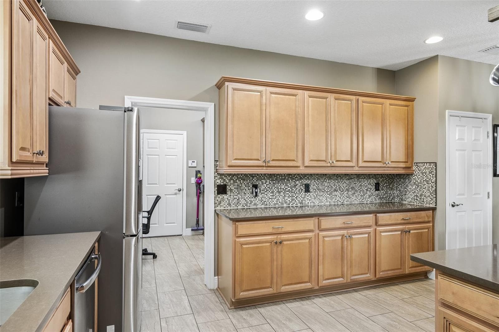 Single Family Residence at 508 NARROW VIEW LN, GROVELAND, photo 23 of 41
