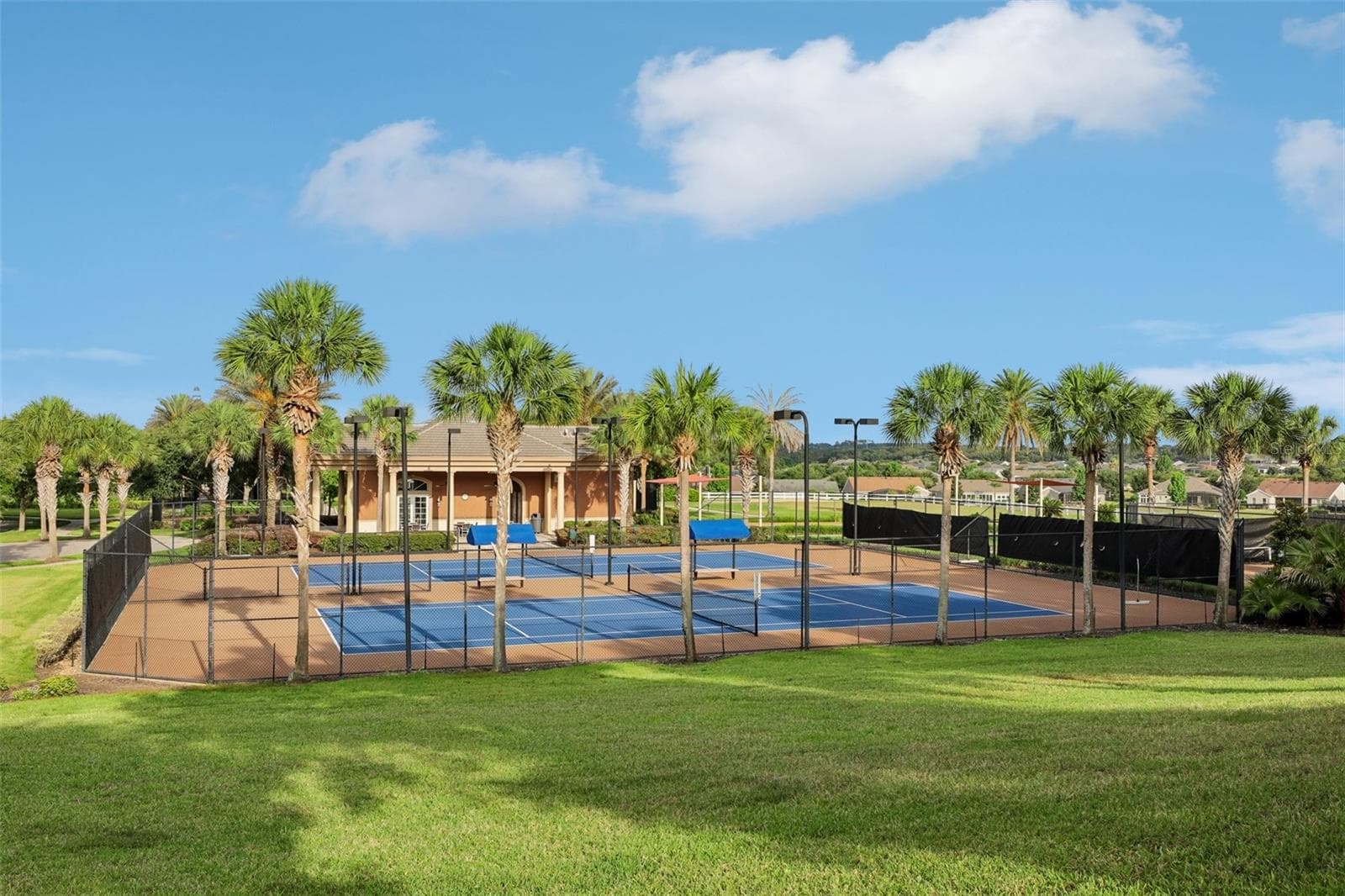 Single Family Residence at 508 NARROW VIEW LN, GROVELAND, photo 9 of 41