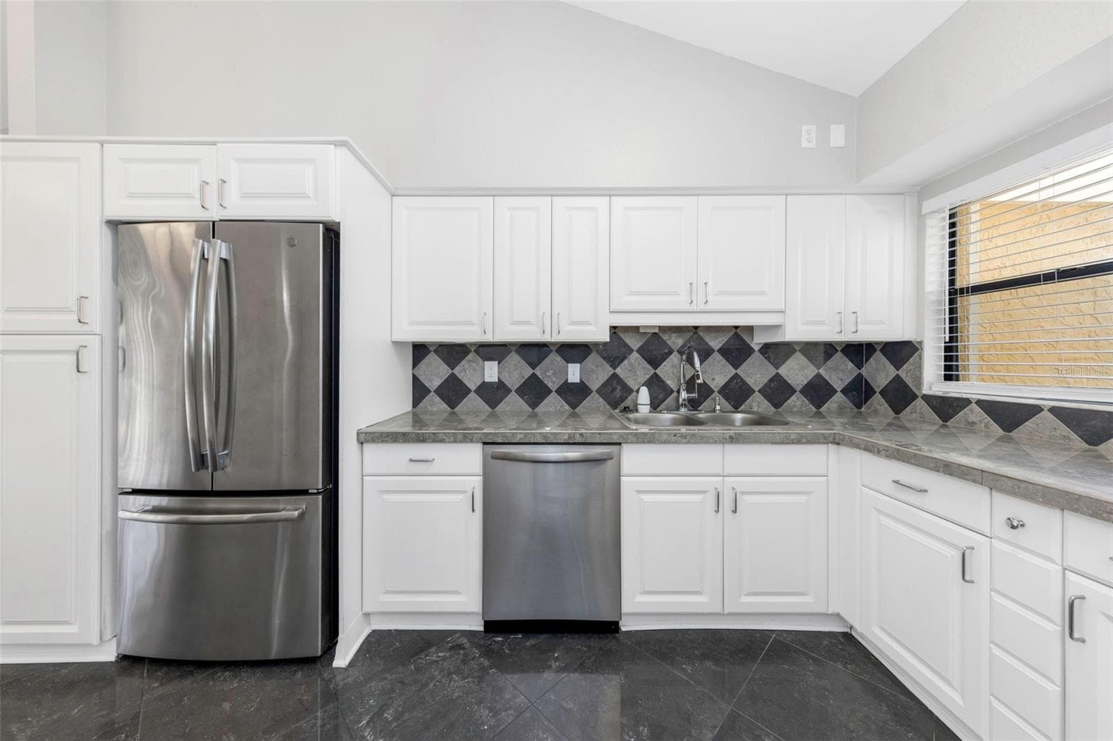 Kitchen - Left View - 3334 BRIAN RD N, PALM HARBOR