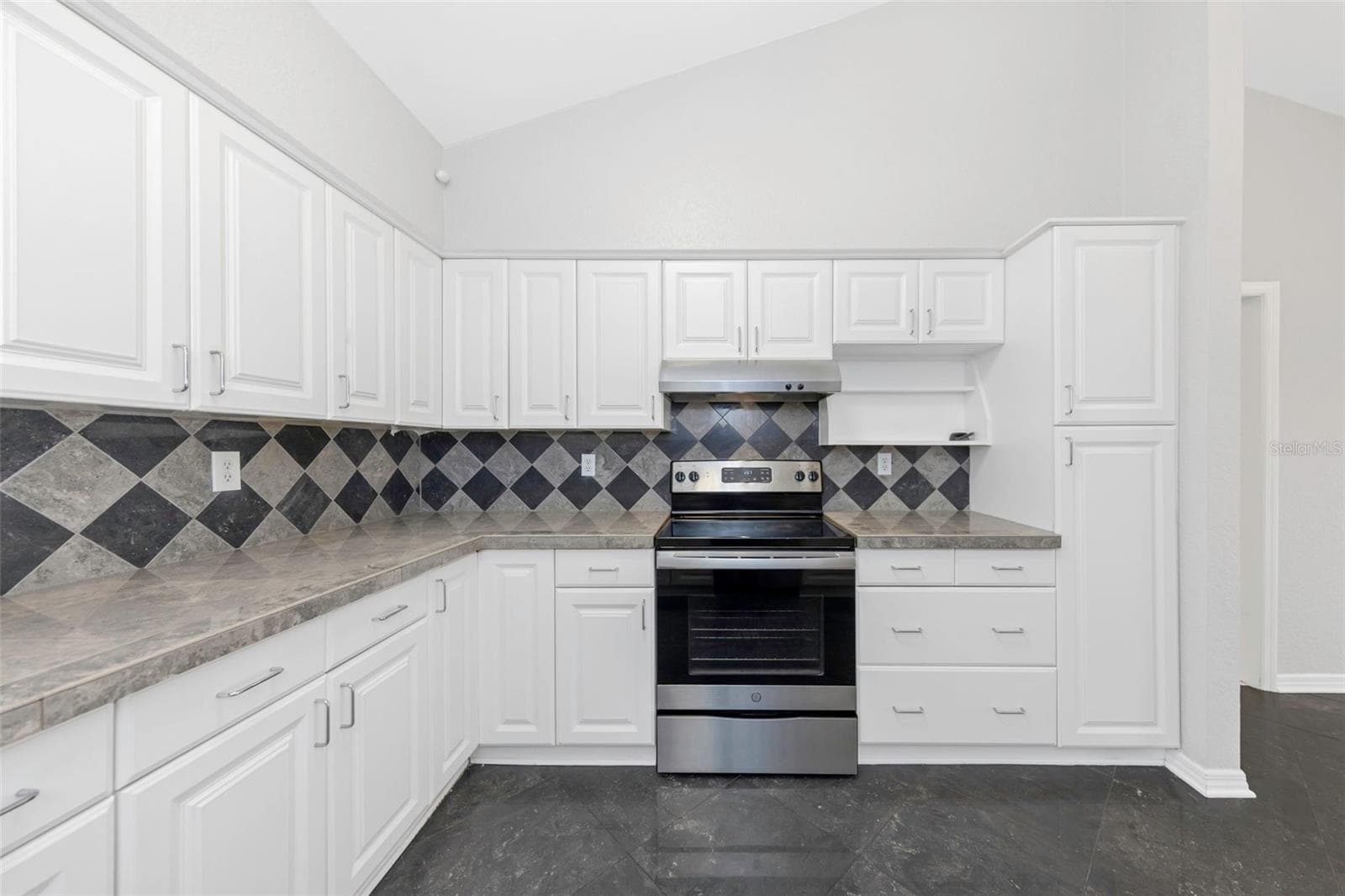 Kitchen - Right View - 3334 BRIAN RD N, PALM HARBOR