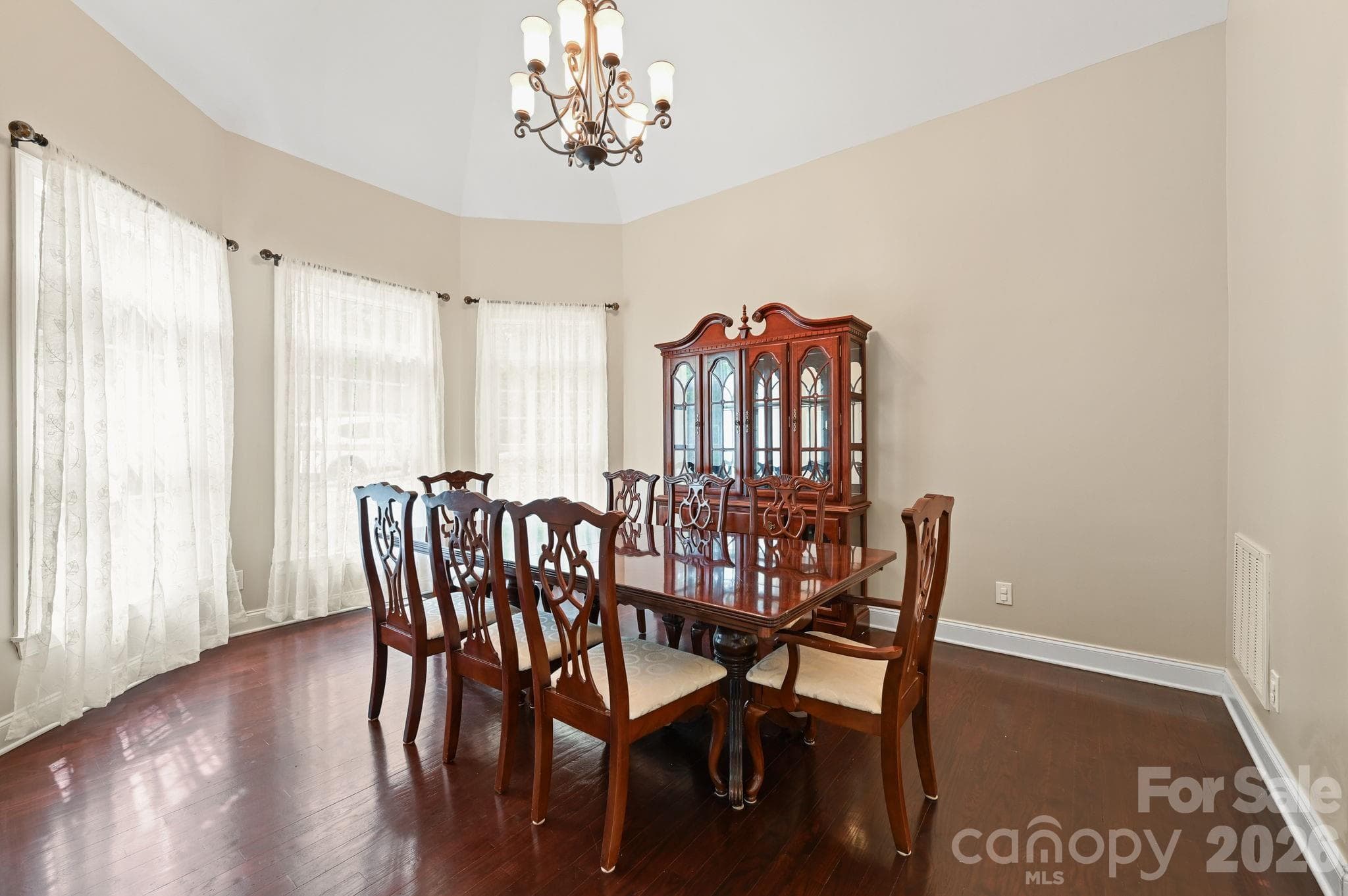 Dining is an Event - 314 Woodland Drive, Swannanoa