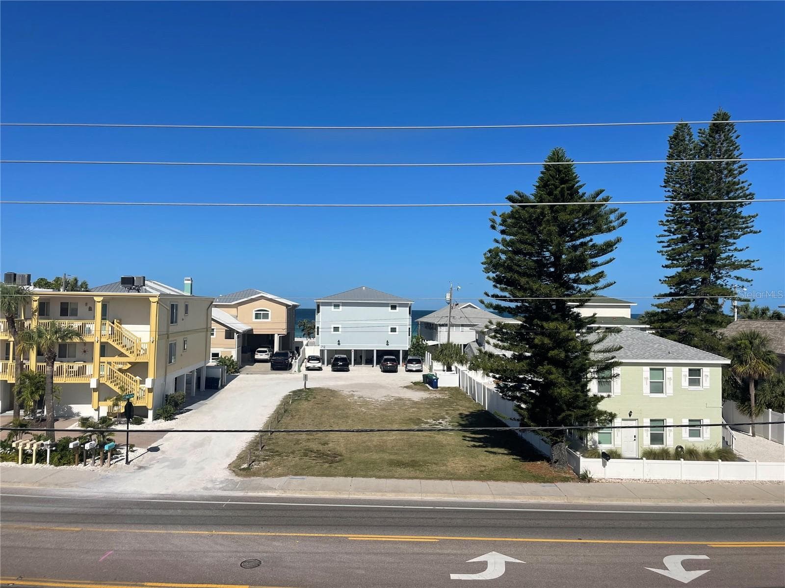 Duplex at 711 GULF BLVD, INDIAN ROCKS BEACH, photo 15 of 19