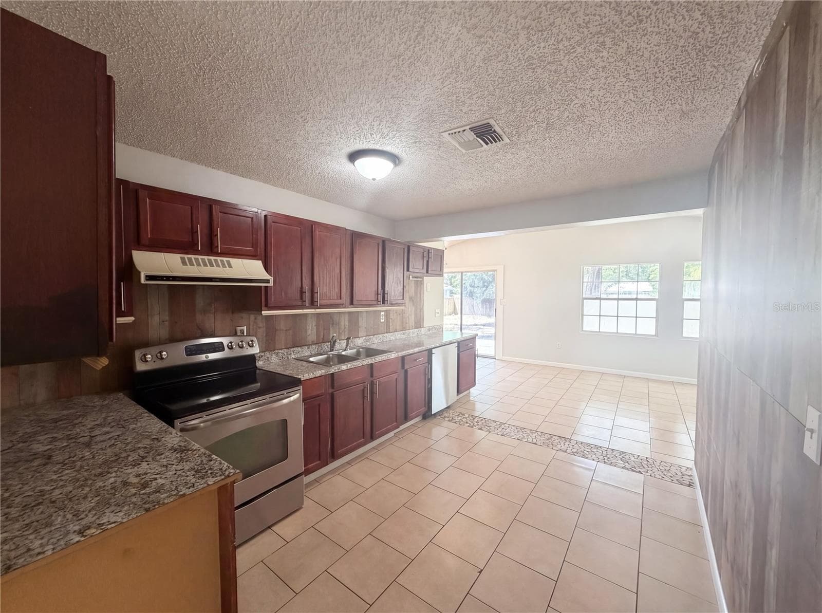 Single Family Residence at 613 4TH ST NE, FORT MEADE, photo 2 of 19