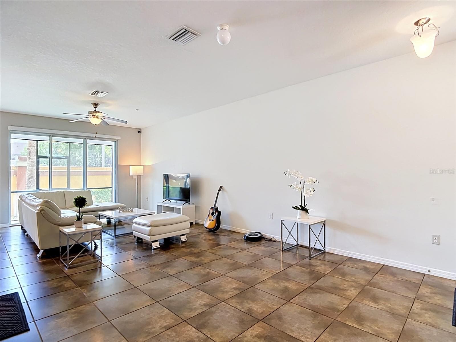 Townhouse at 8615 ANDALUCIA FIELD DR, TAMPA, photo 5 of 39