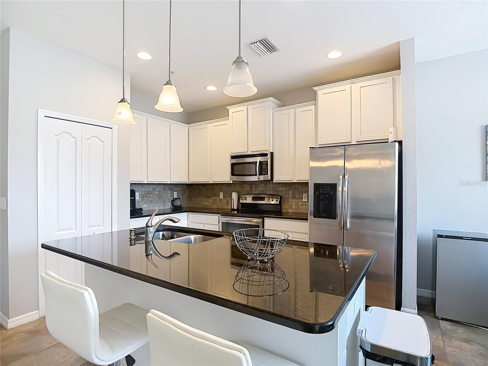 Townhouse at 8615 ANDALUCIA FIELD DR, TAMPA, photo 2 of 39
