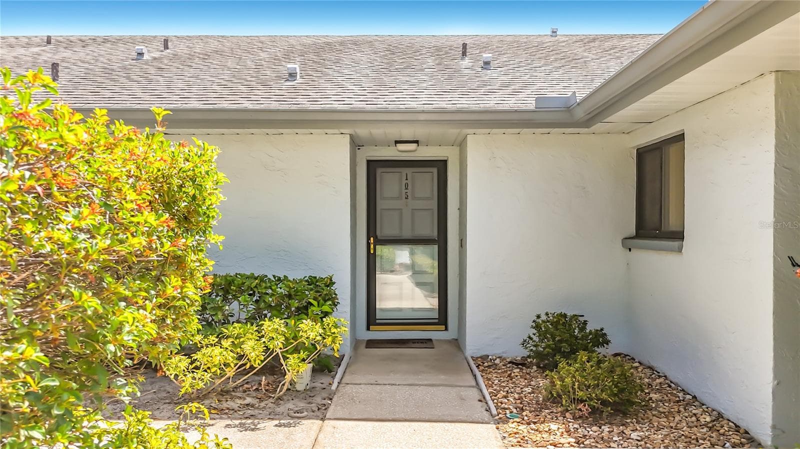 2733 COUNTRYSIDE BLVD #105