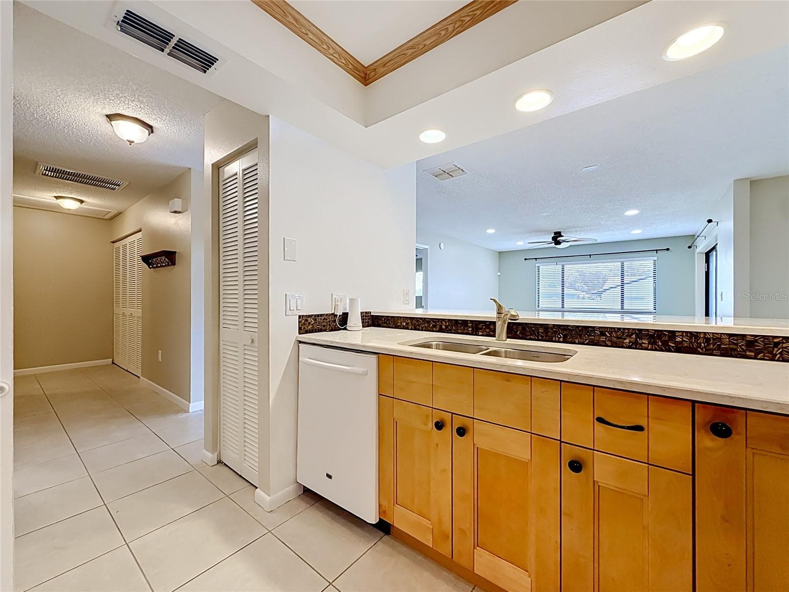 Condominium at 2733 COUNTRYSIDE BLVD #105, CLEARWATER, photo 11 of 43