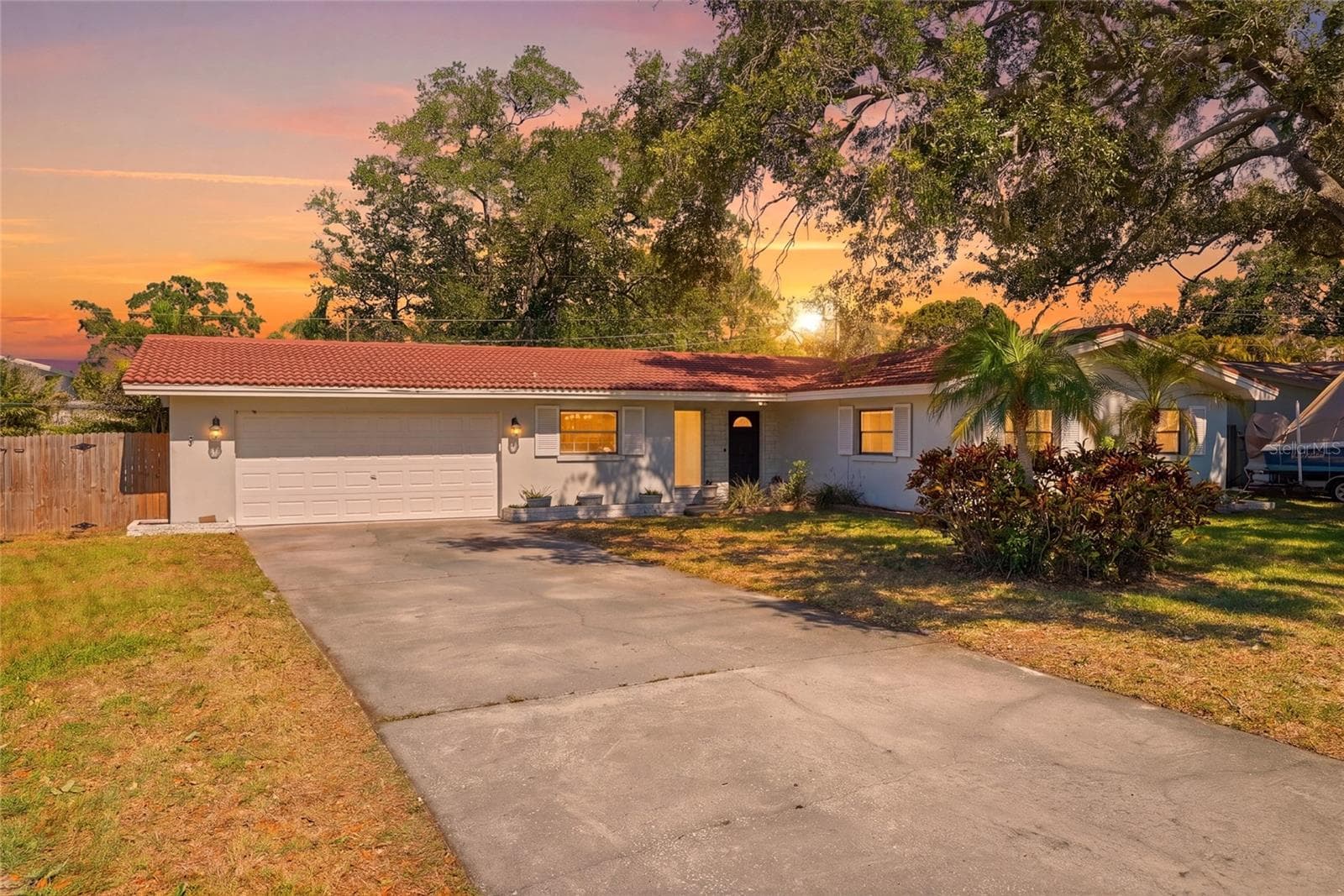 Single Family Residence at 1349 VIEWTOP DR, CLEARWATER, photo 2 of 31
