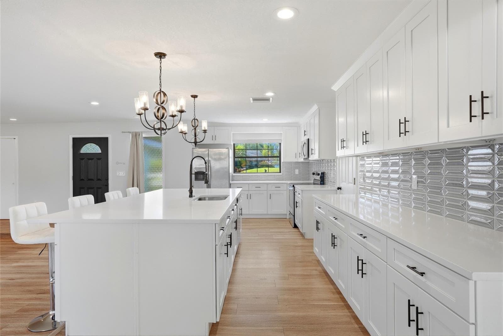 Single Family Residence at 1349 VIEWTOP DR, CLEARWATER, photo 10 of 31