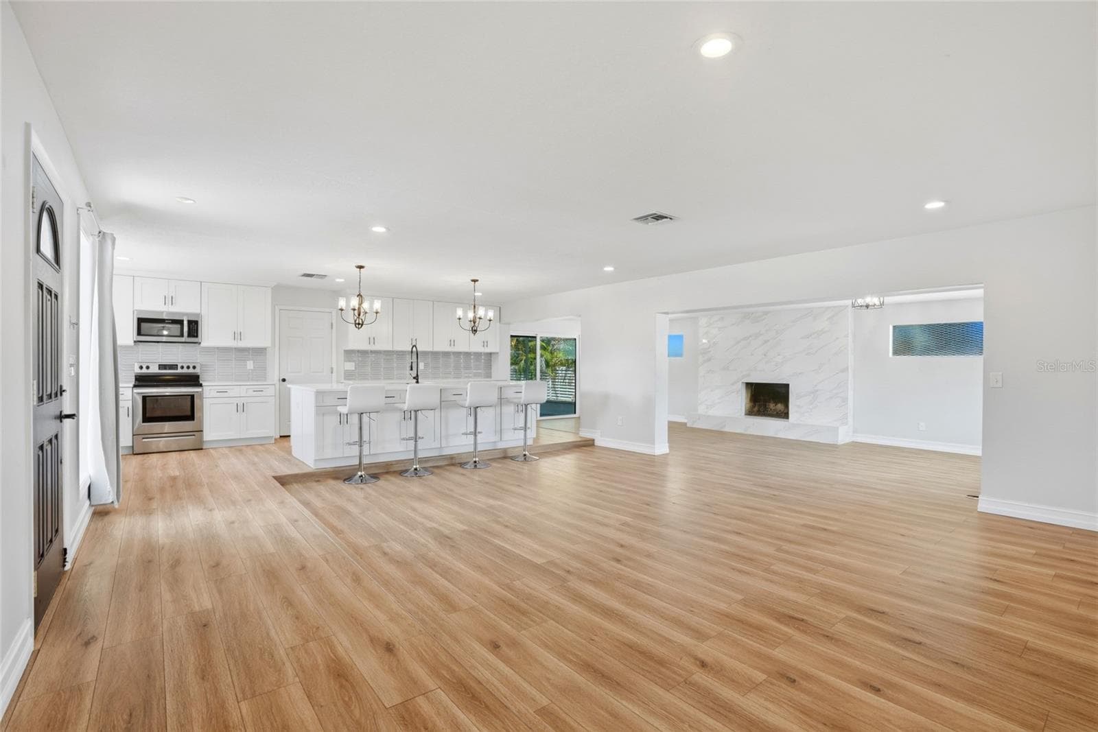 Single Family Residence at 1349 VIEWTOP DR, CLEARWATER, photo 11 of 31