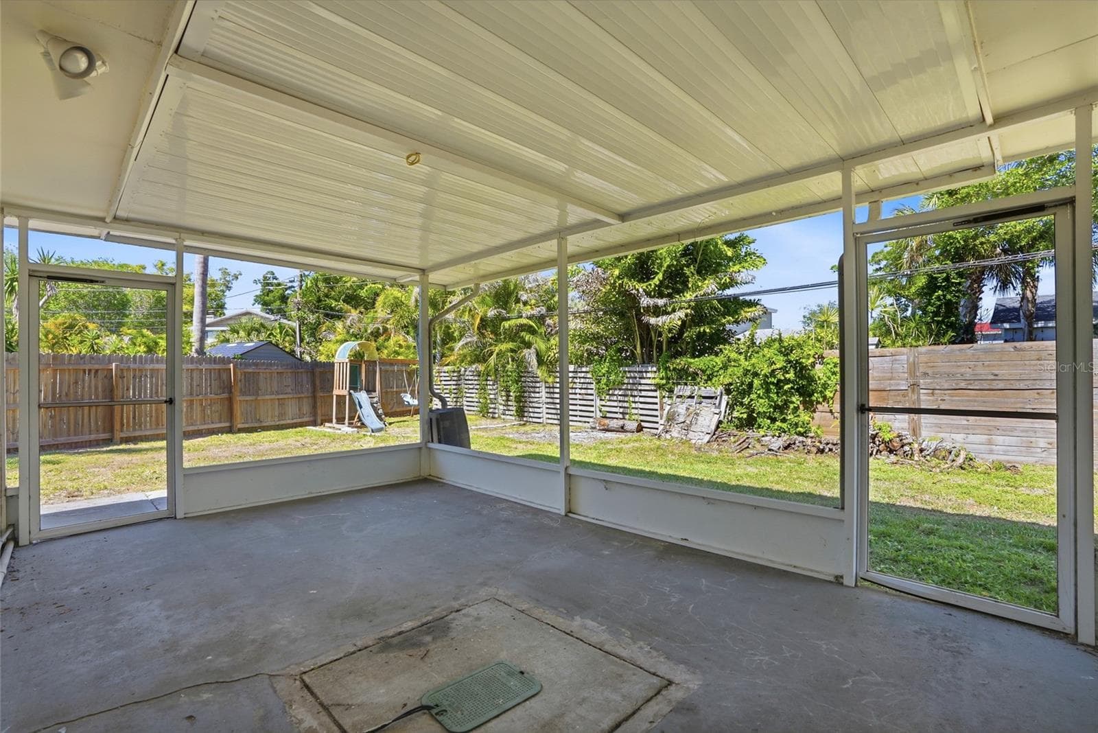 Single Family Residence at 1349 VIEWTOP DR, CLEARWATER, photo 23 of 31