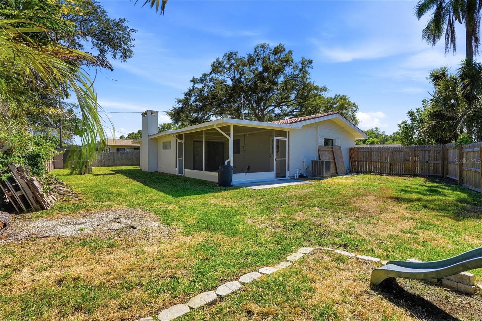 Single Family Residence at 1349 VIEWTOP DR, CLEARWATER, photo 27 of 31