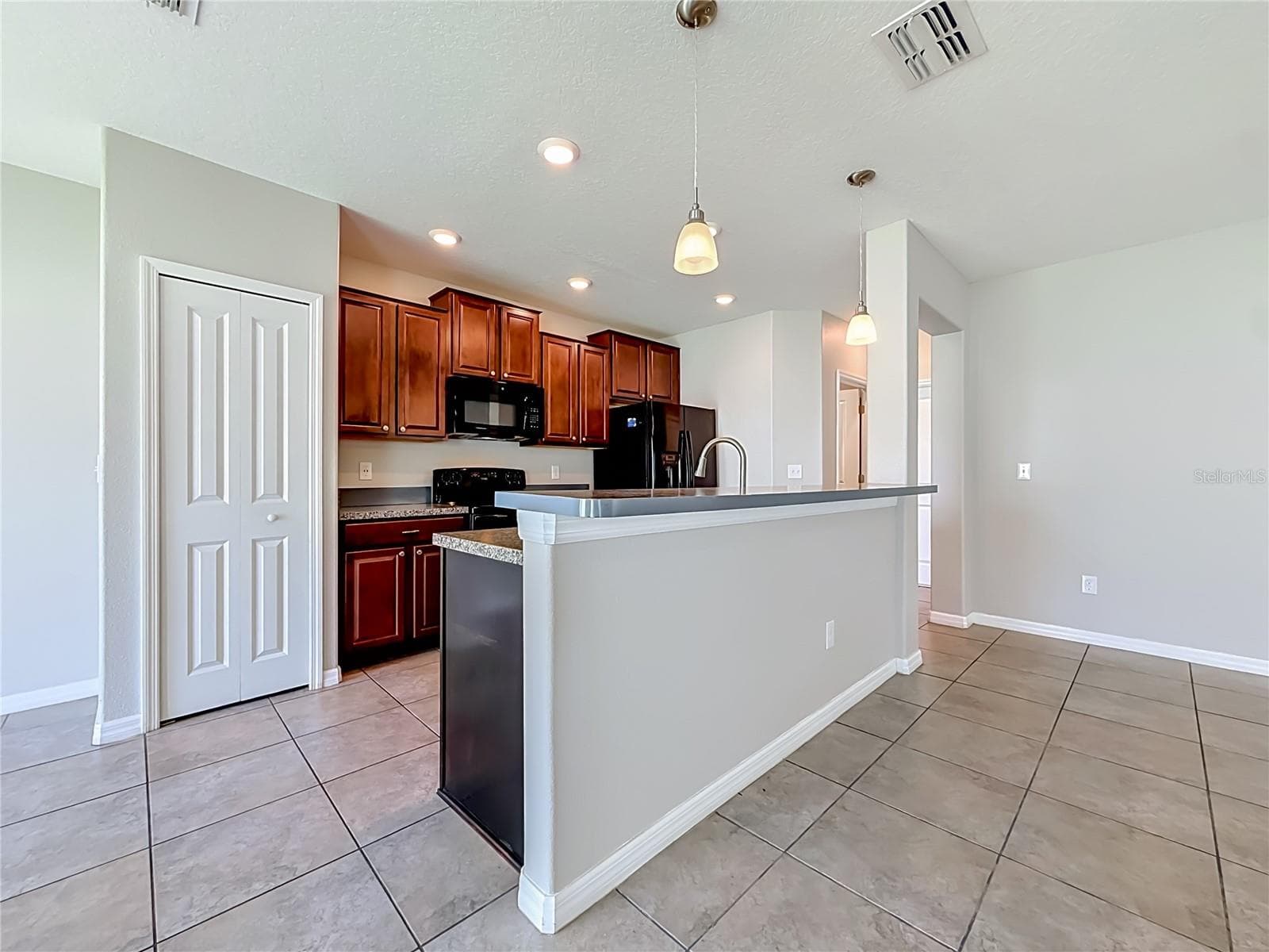 Single Family Residence at 7405 EVENING PRIMROSE CT, TAMPA, photo 13 of 59