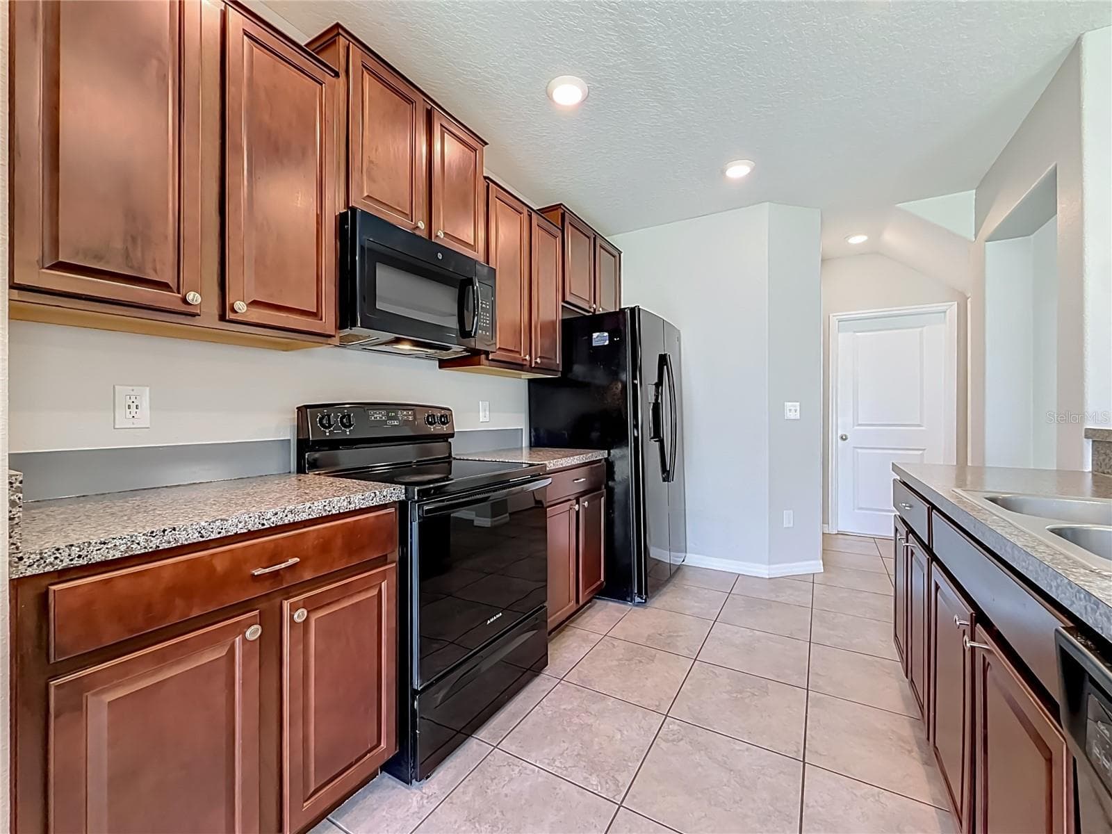 Single Family Residence at 7405 EVENING PRIMROSE CT, TAMPA, photo 14 of 59