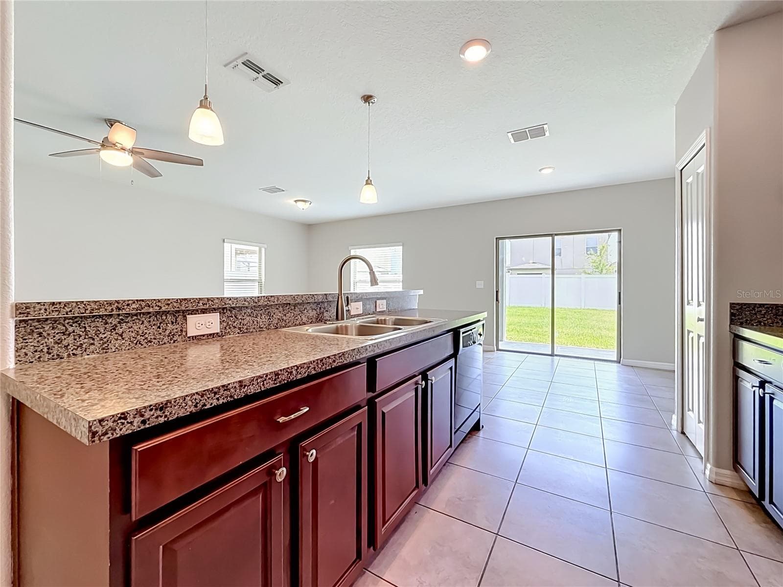 Single Family Residence at 7405 EVENING PRIMROSE CT, TAMPA, photo 18 of 59