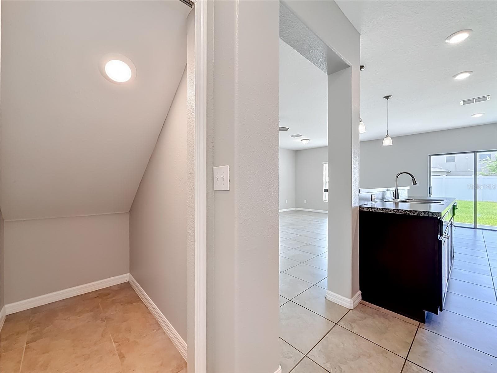 Single Family Residence at 7405 EVENING PRIMROSE CT, TAMPA, photo 20 of 59