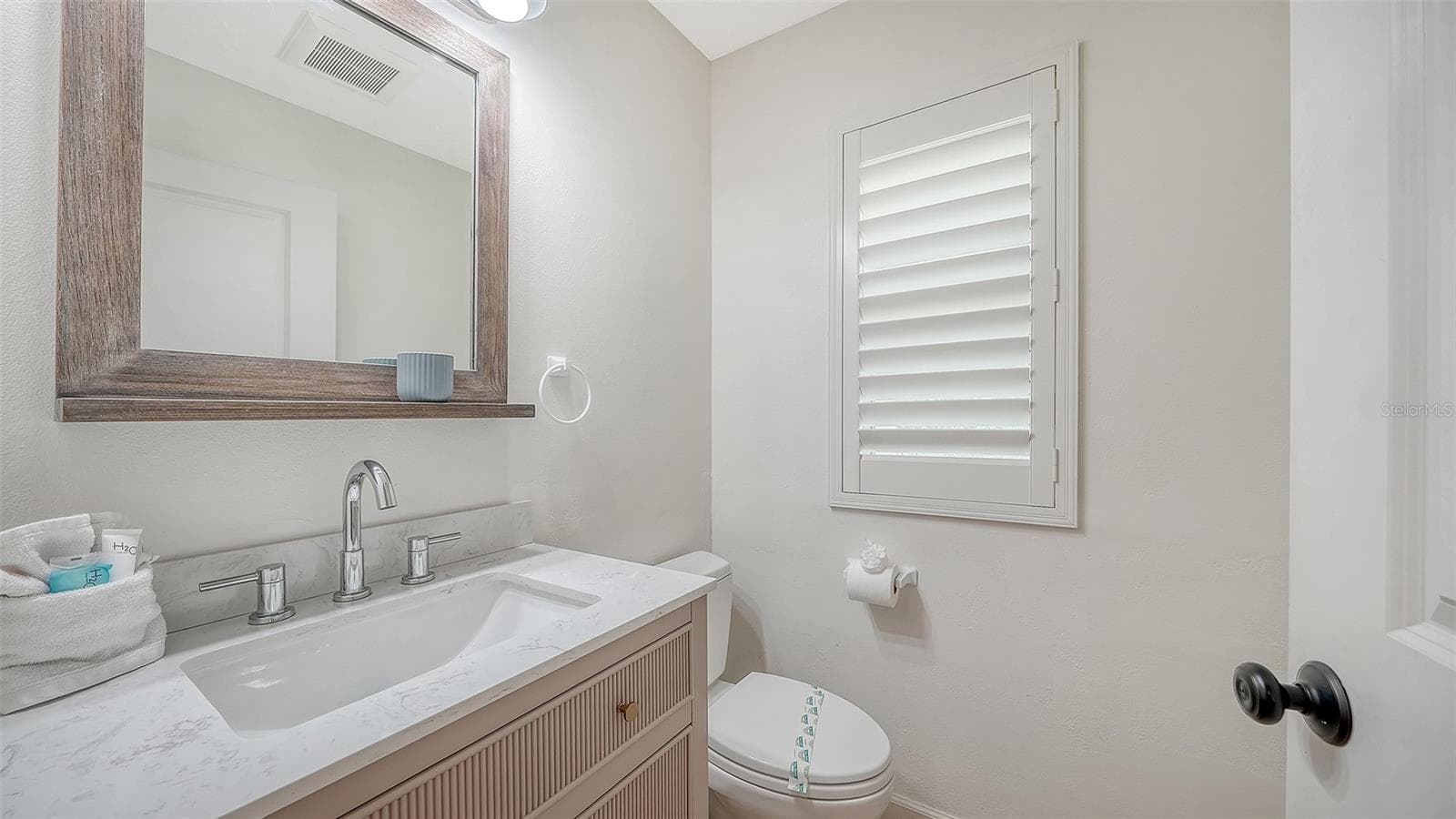 Single Family Residence at 3708 SANDSPUR LN, NOKOMIS, photo 16 of 67