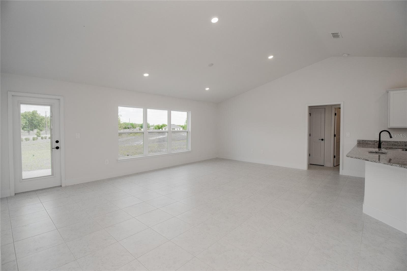 Single Family Residence at 1218 HICKORY NUT DR, LAKE WALES, photo 9 of 22