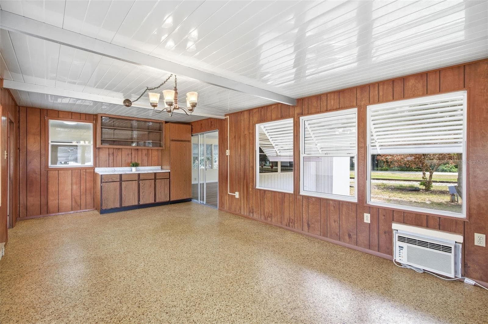 FLORIDA ROOM - 14742 MANDARIN ST, TAVARES