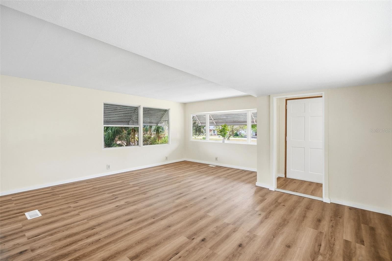 LIVING ROOM - 14742 MANDARIN ST, TAVARES