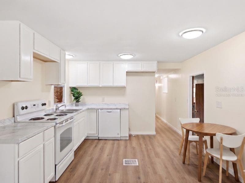 KITCHENvirtually staged - 14742 MANDARIN ST, TAVARES
