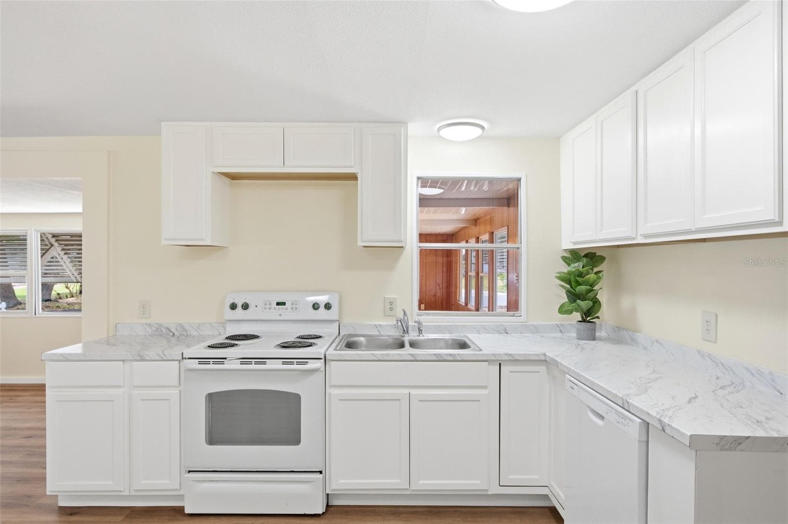 KITCHEN - 14742 MANDARIN ST, TAVARES
