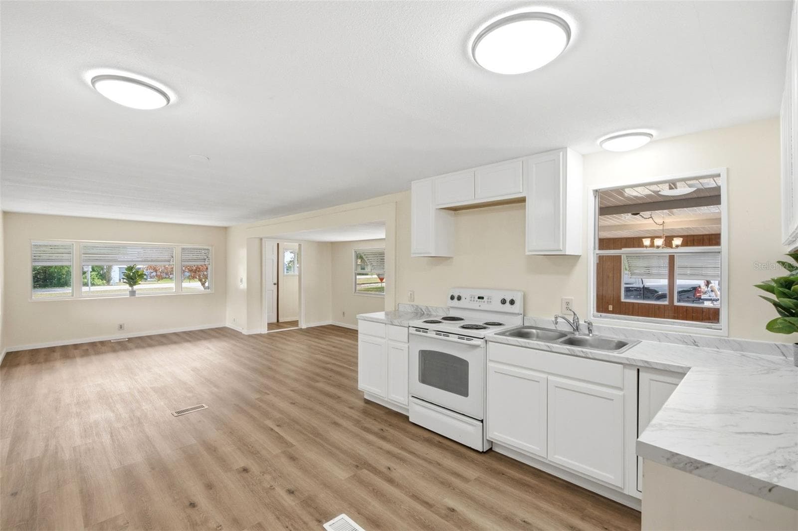 KITCHEN/LIVING ROOM COMBO - 14742 MANDARIN ST, TAVARES