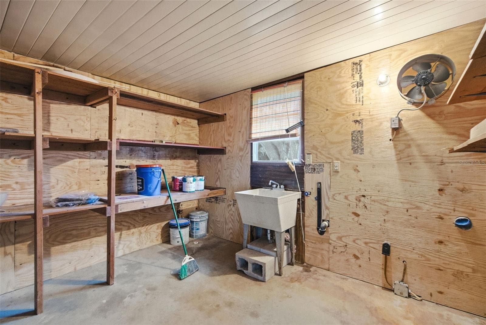 LAUNDRY ROOM - 14742 MANDARIN ST, TAVARES
