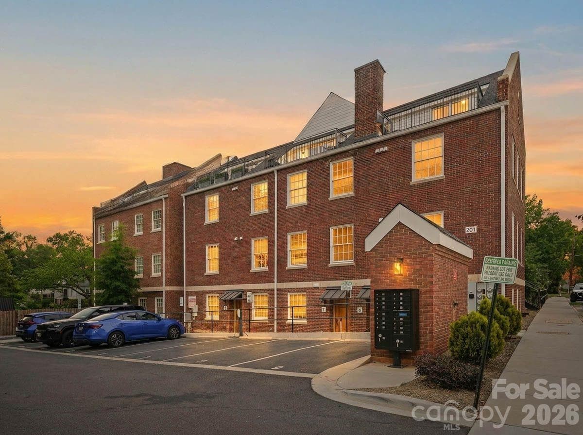 Condominium at Charlotte, photo 6 of 43