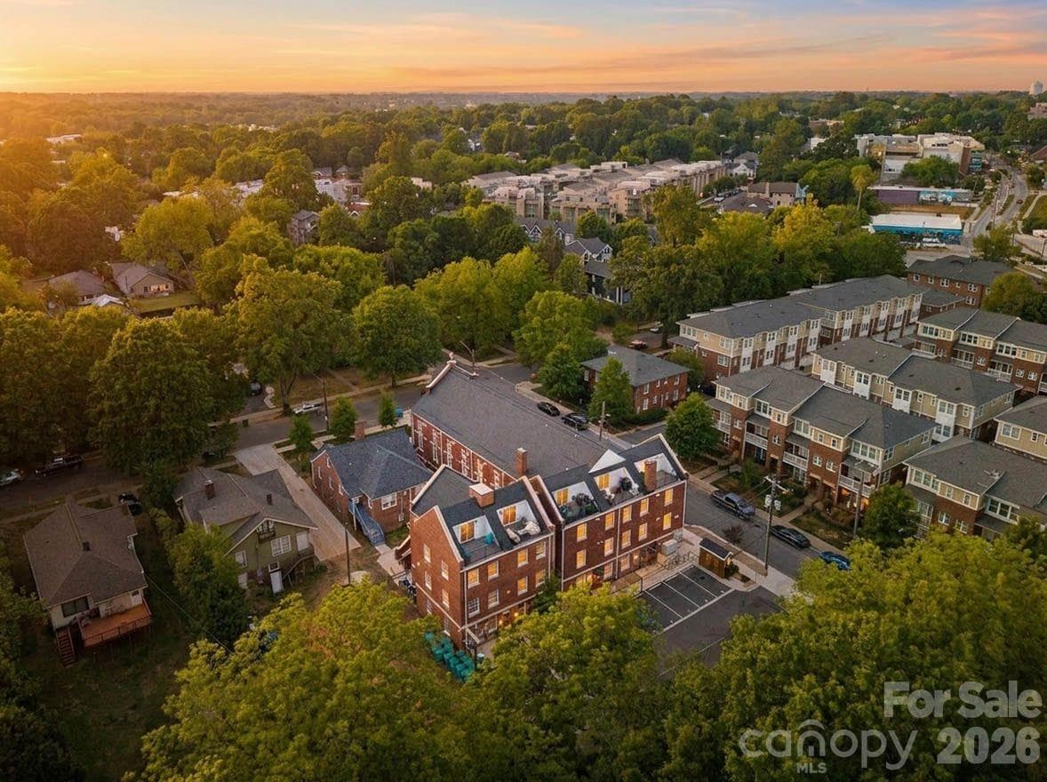 Condominium at Charlotte, photo 4 of 47