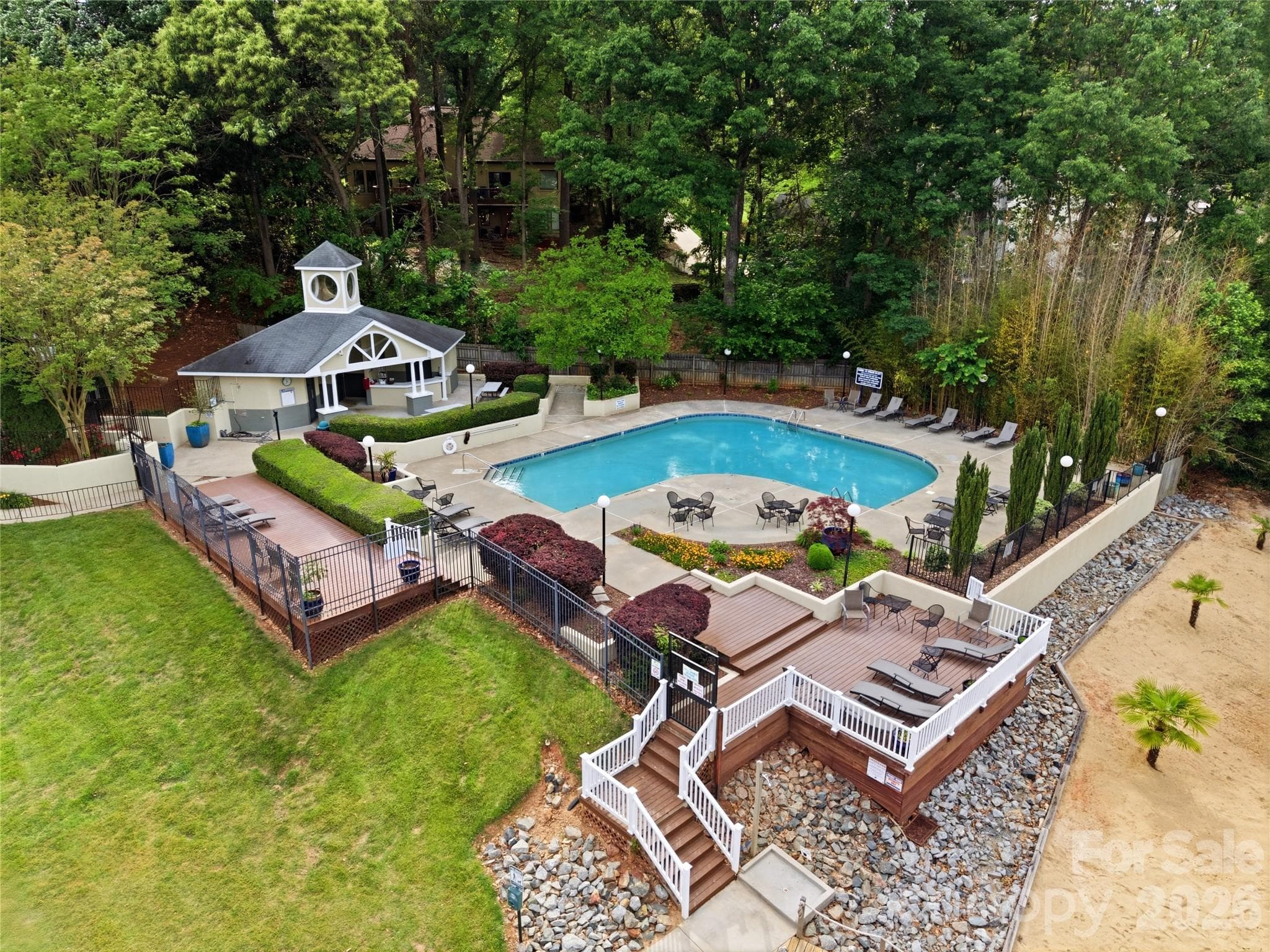 Condominium at 19823 Henderson Road, Cornelius, photo 4 of 34