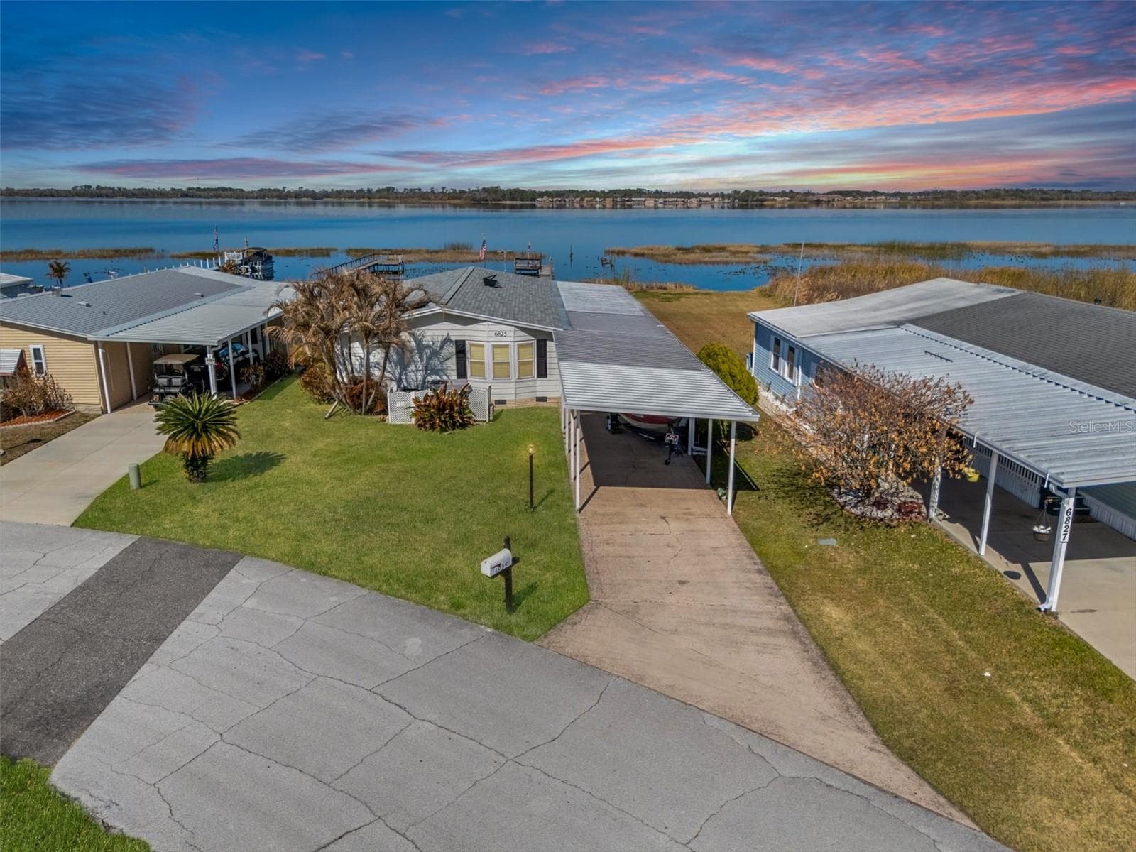 Beautiful lakefront manufactured home on OWNED land! - 6825 S LAKE HENRY DR NE, WINTER HAVEN