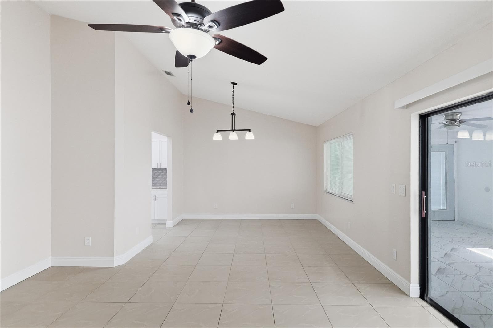 Single Family Residence at 11807 NICKLAUS CIR, TAMPA, photo 6 of 51
