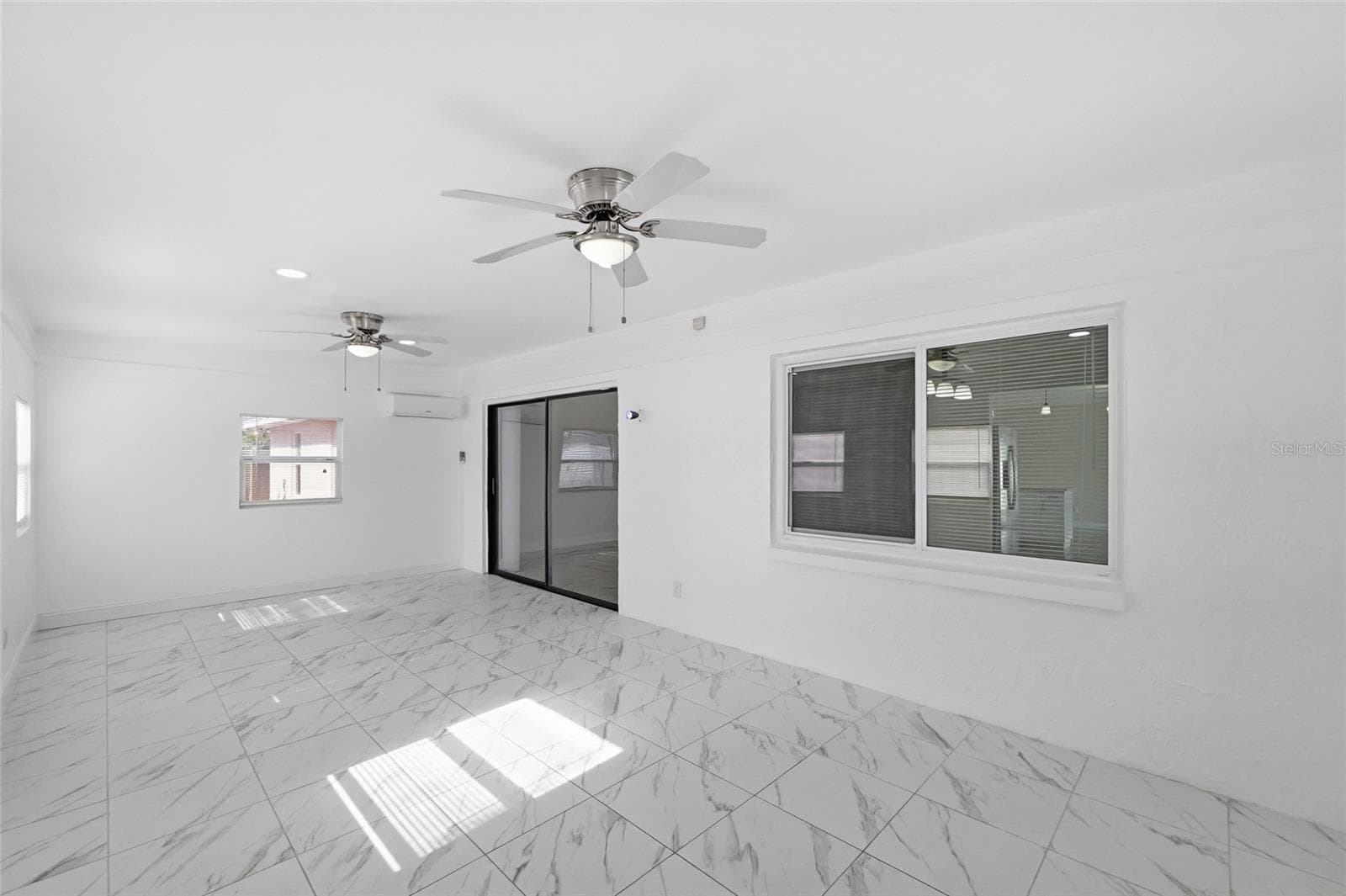 Single Family Residence at 11807 NICKLAUS CIR, TAMPA, photo 8 of 51