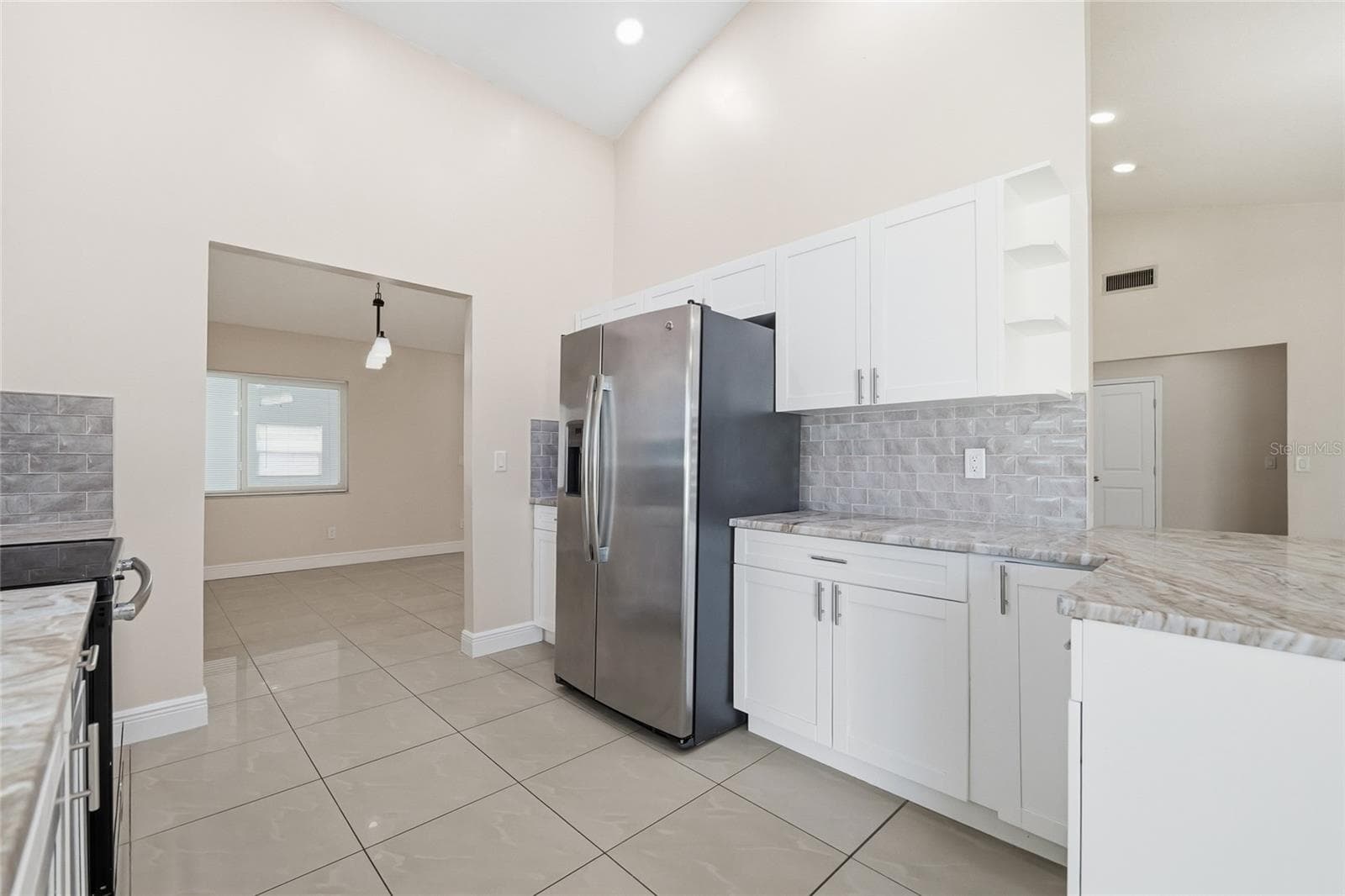Single Family Residence at 11807 NICKLAUS CIR, TAMPA, photo 14 of 51