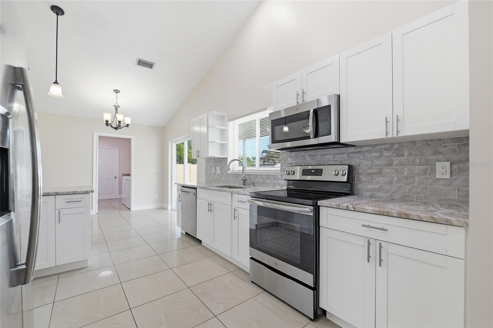 Single Family Residence at 11807 NICKLAUS CIR, TAMPA, photo 16 of 51