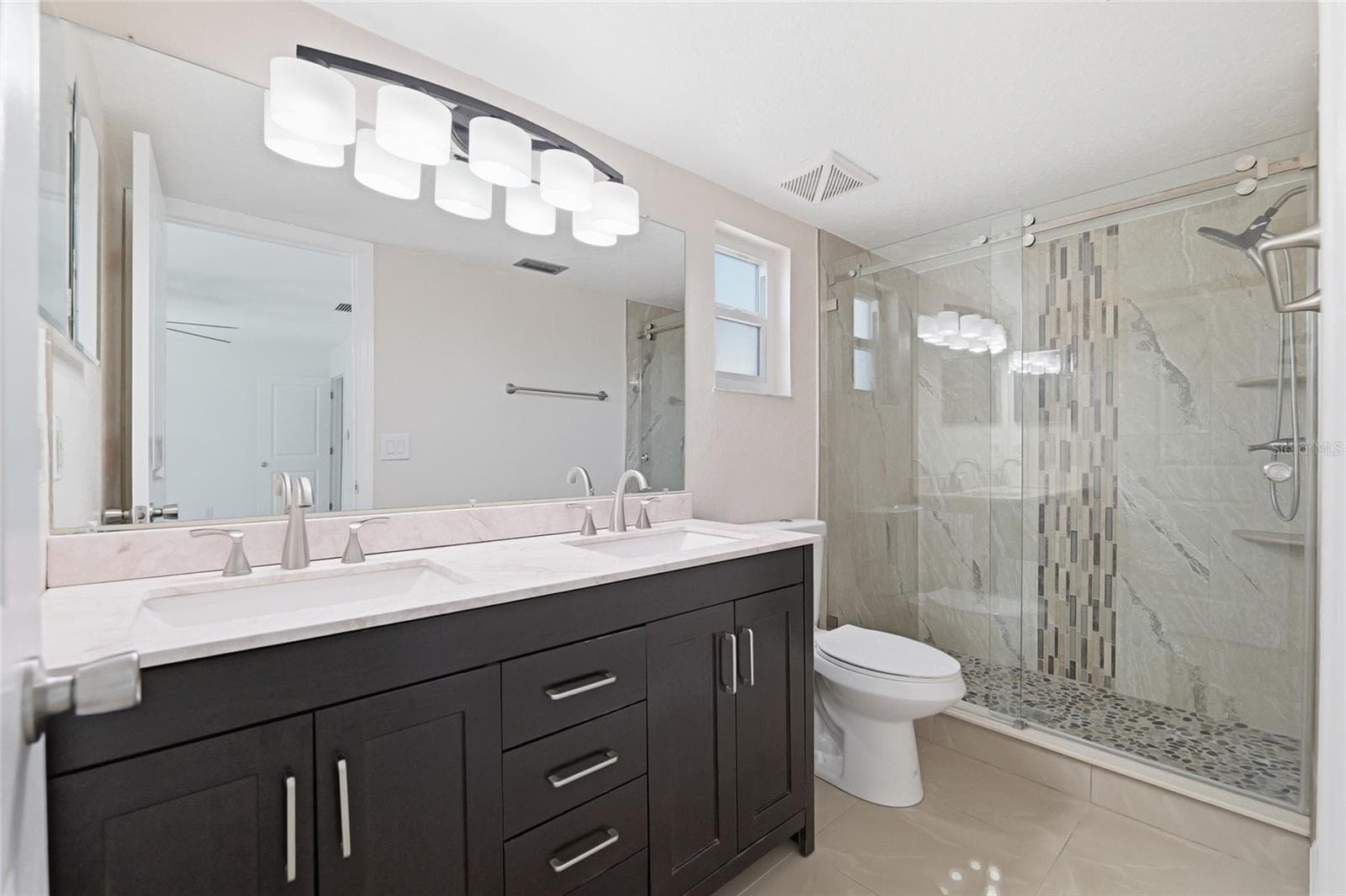 Single Family Residence at 11807 NICKLAUS CIR, TAMPA, photo 21 of 51