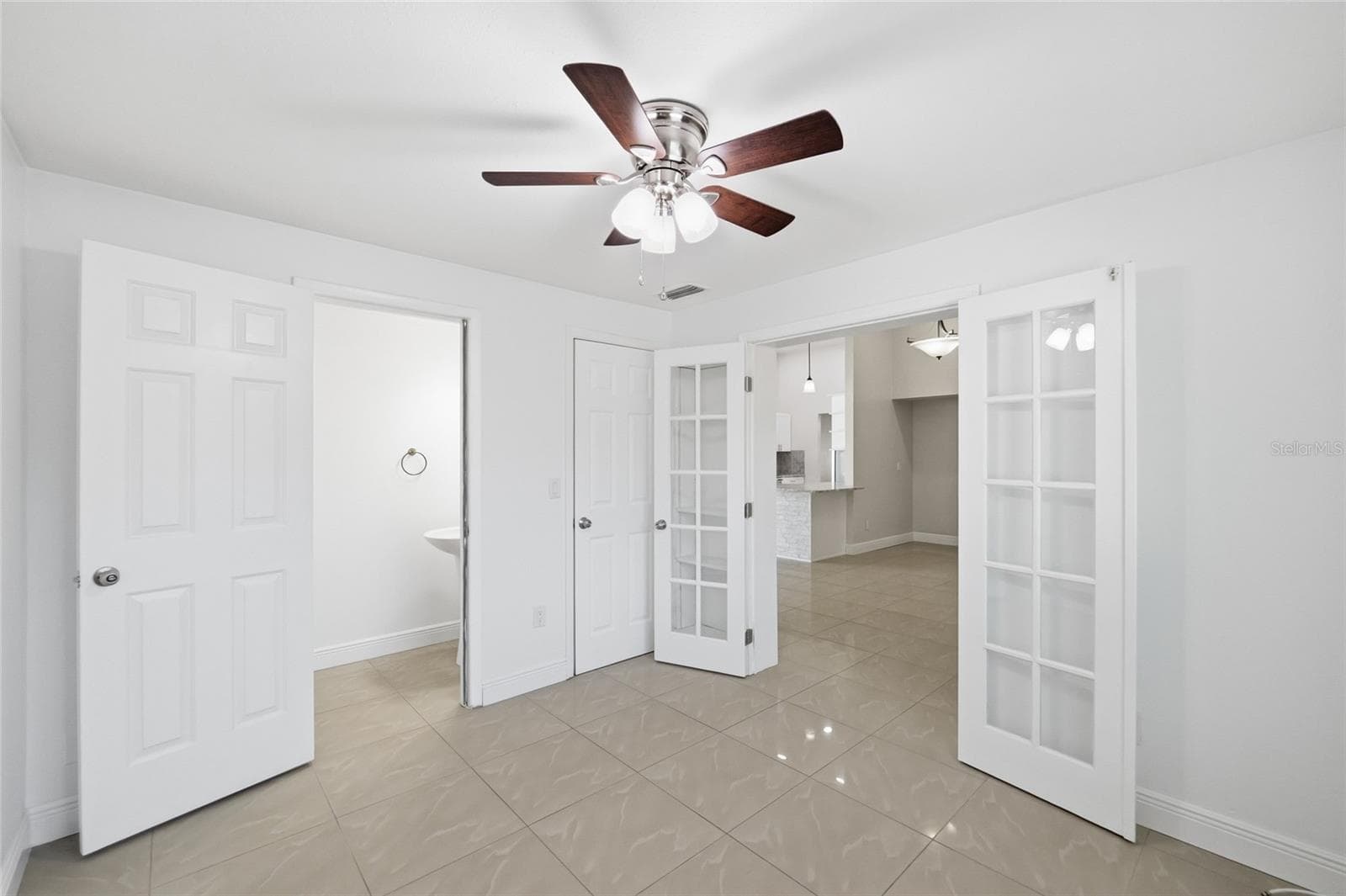 Single Family Residence at 11807 NICKLAUS CIR, TAMPA, photo 32 of 51