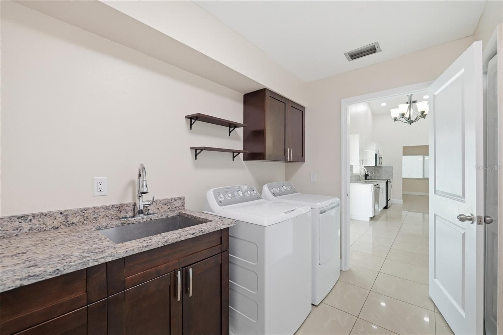 Single Family Residence at 11807 NICKLAUS CIR, TAMPA, photo 34 of 51