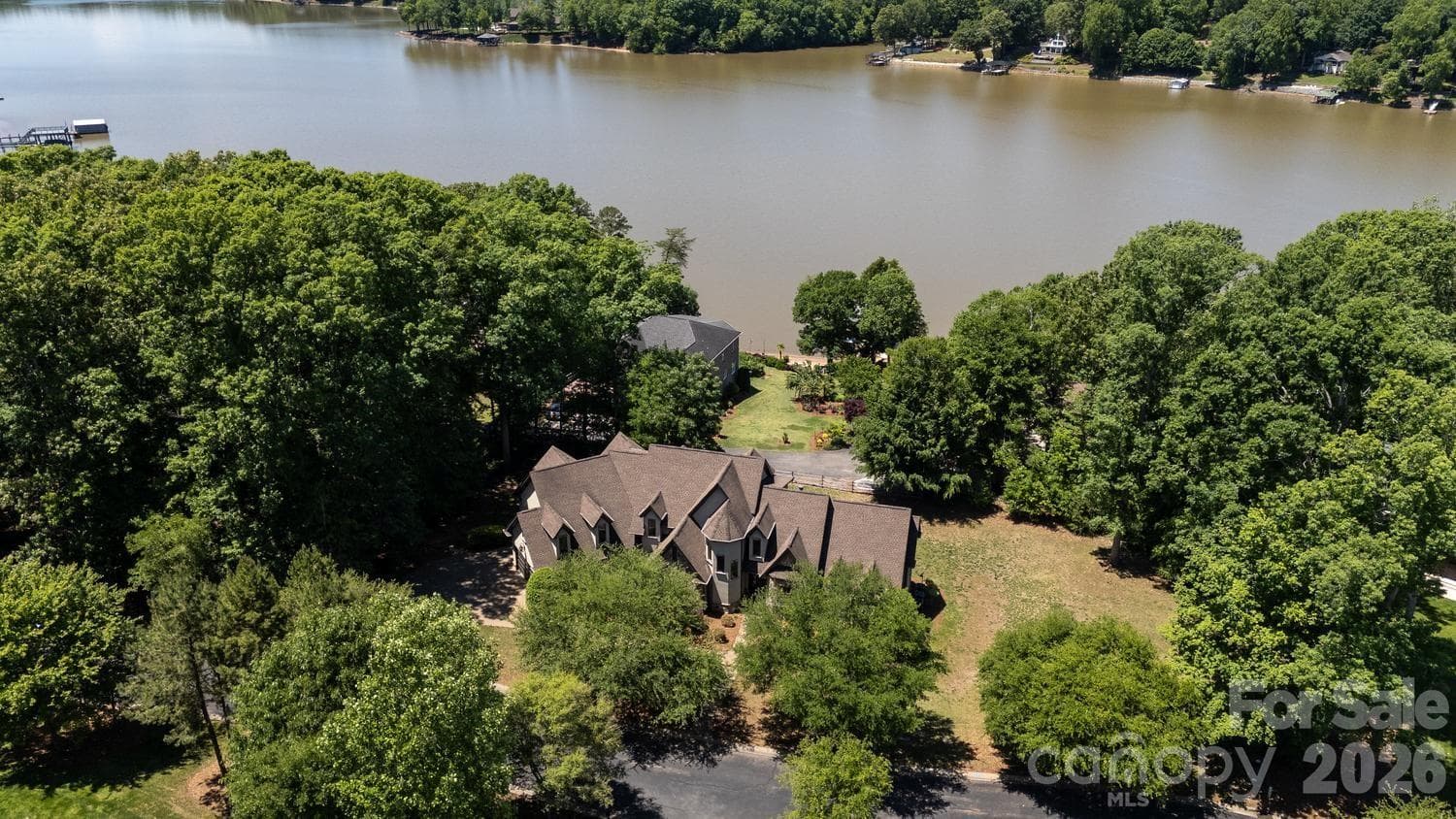 Large lot with waterviews - Belmont