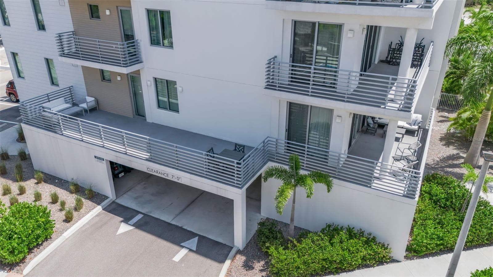 Wrap around balcony - 1703 N TAMIAMI TRL #211, SARASOTA